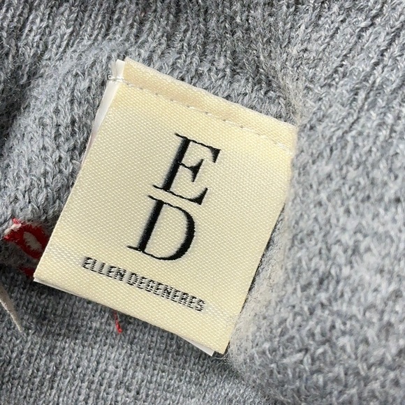 Ellen Degeneres Gray Sweater with Plaid Deer and Love Embroidery - Picture 8 of 9